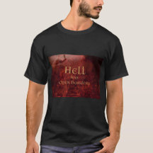 Le T-shirt de l'homme à thème de l'enfer aux front