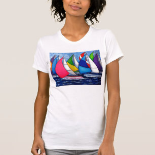 Le T-shirt des femmes colorées de régate