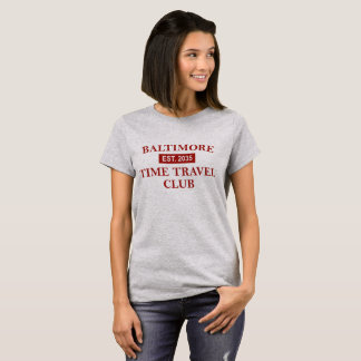 Le T-shirt des femmes de club de voyages de temps