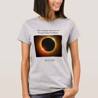 Le T-shirt des femmes totales d'éclipse solaire