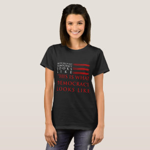 Le T-shirt foncé de base des femmes de démocrati