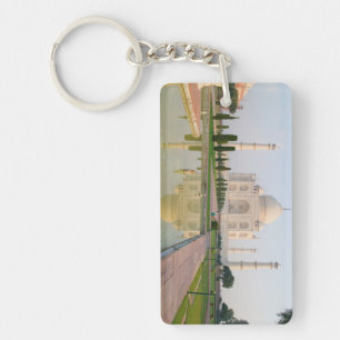 Le Taj Mahal paisible et calme au lever du soleil,