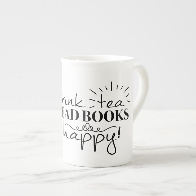 Le thé de boissons, a lu des livres, soit tasse (Devant droit)