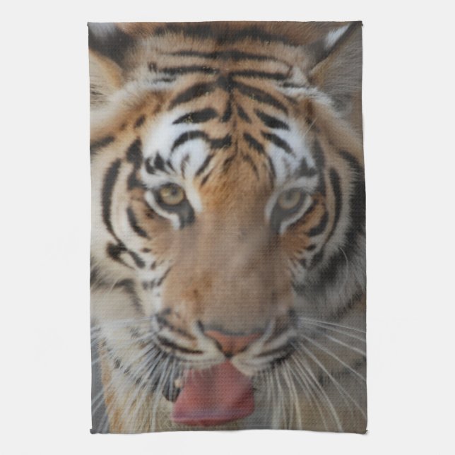 Le tigre embrasse la serviette de cuisine (Vertical)
