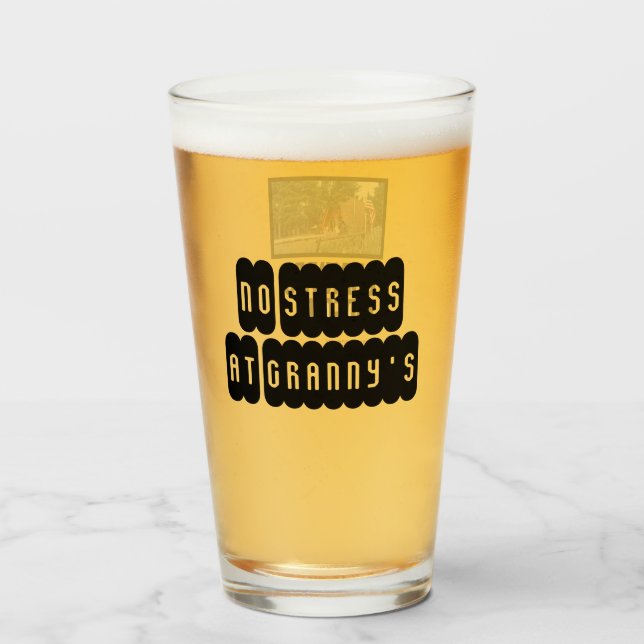 Le verre de boisson à la main de Mamie (Dos (rempli))