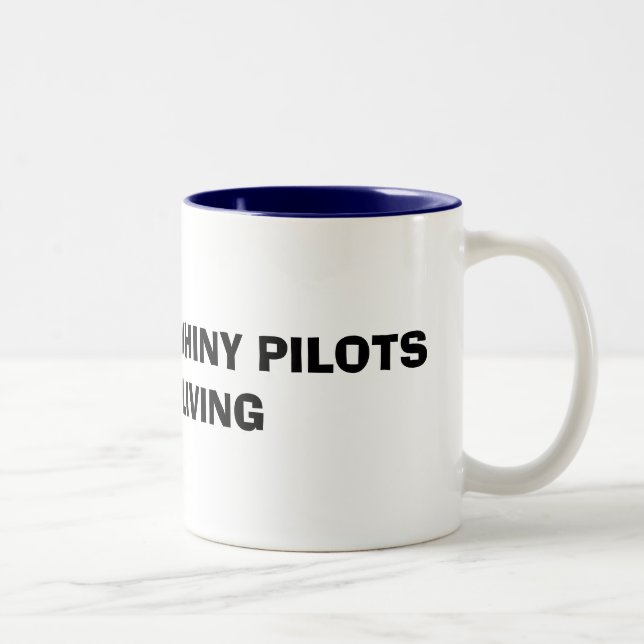 Le Whiny pilote la tasse (Droit)