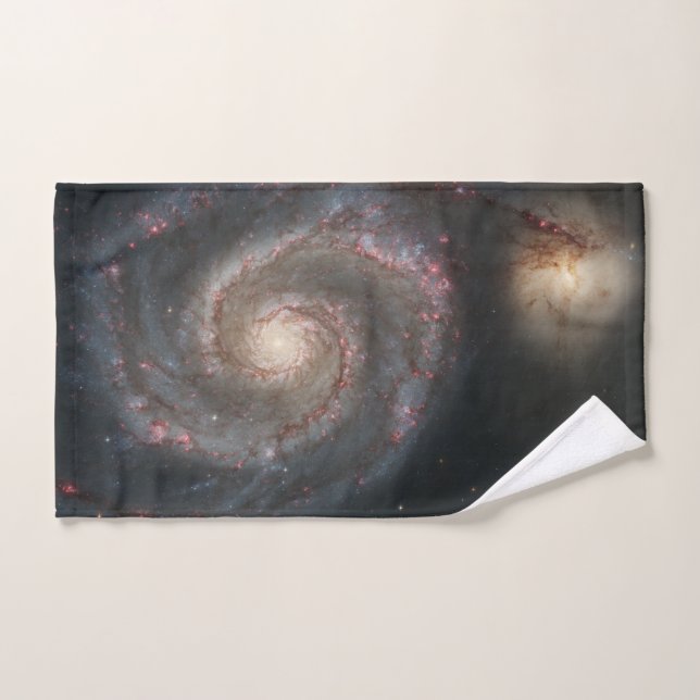 Le Whirlpool Galaxy M51 & Companion dans l'espace (Serviette à main)