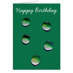 L'eau verte goutte de l'eau