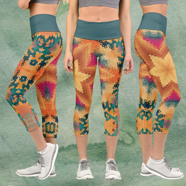 Leggings Capri Hex Mandala Bleu orange et rose (Orange Blue and Pink Hexagon Mandala Capri Leggings by Wormhole Orbital)