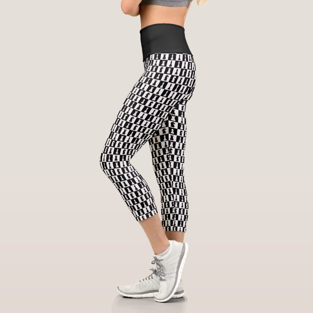 Leggings Capri Motif De Jeux D'Échecs Noir Et Blanc (Gauche)