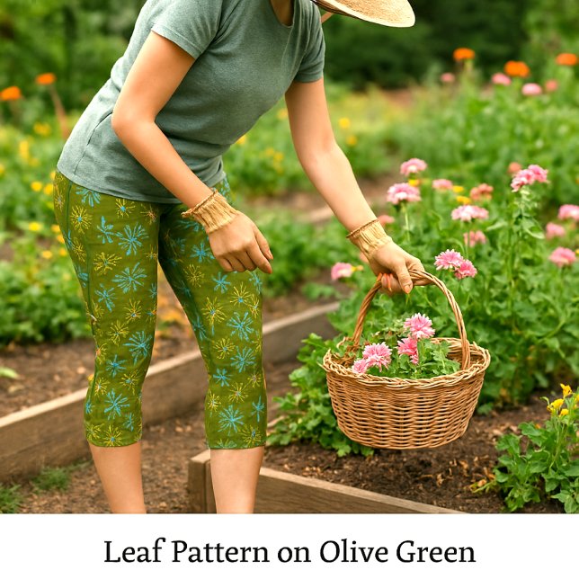 Leggings Capri Motif Feuille sur Fond Vert Olive  (
Capri Styled for movement.  Perfect for garden mornings and flower-picking afternoons)