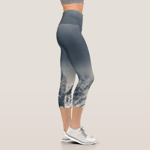 Leggings Capri Obscurité et nuages recouvrant la montagne