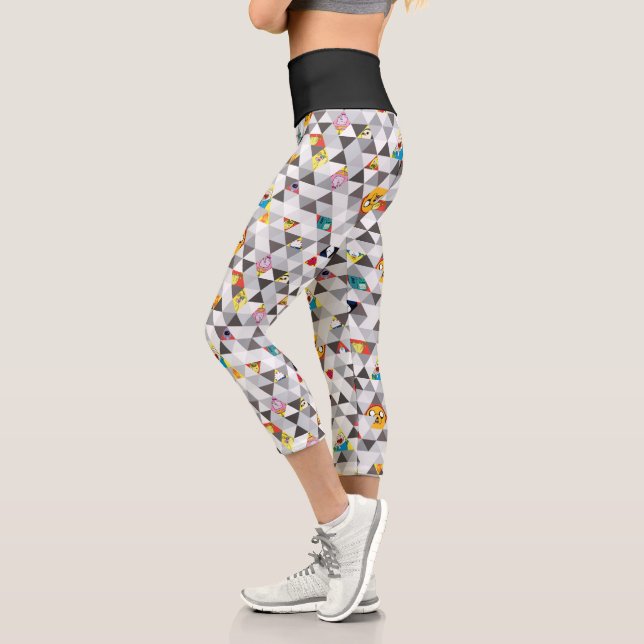 Leggings Capri Temps d'aventure | Motif de caractères triangulair (Gauche)