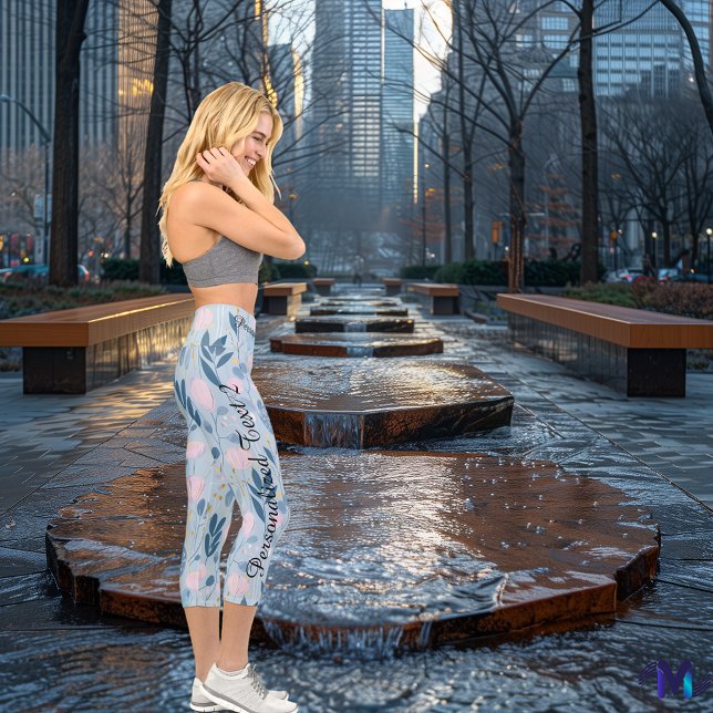 Leggings Capri Whispers florale : Motif botanique pastel délicieu (Créateur téléchargé)