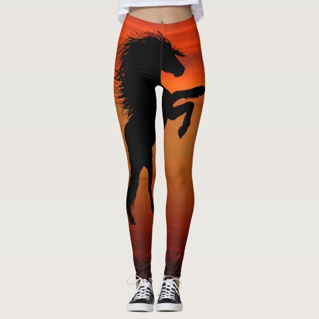 Leggings Élevage des chevaux noirs sur le coucher du soleil (Devant)