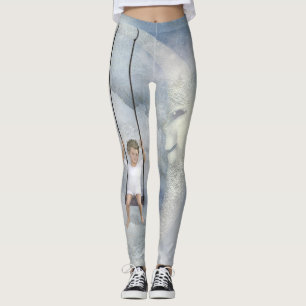 Leggings Petit garçon se balançant depuis l'Homme sur la Lu