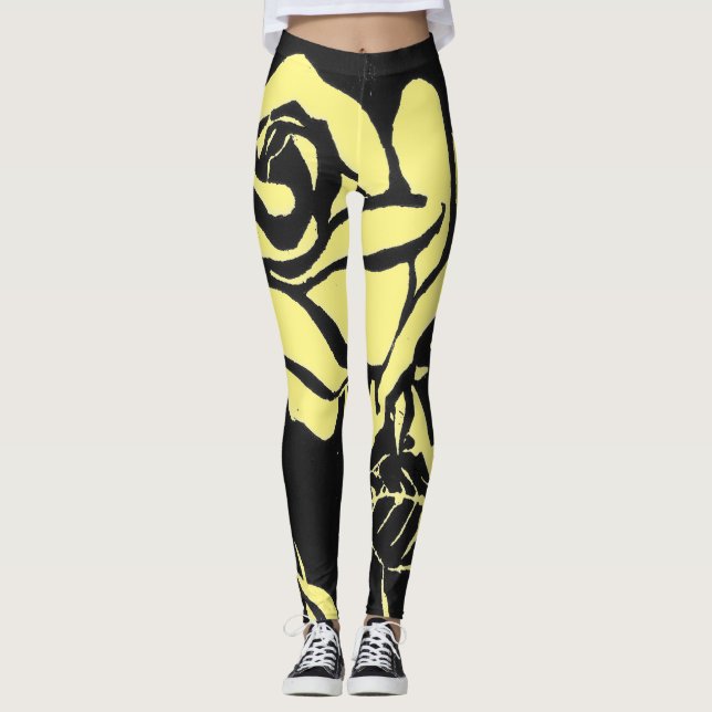 Leggings Rose de bois jaune doux sur un arrière - plan noir (Devant)