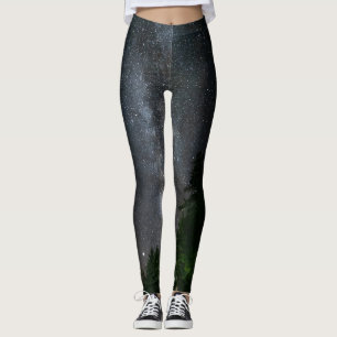 Leggings Voie lactée au-dessus de la forêt d'épinette