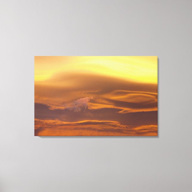 Lenticular cloud at sunset canvas print (Front)