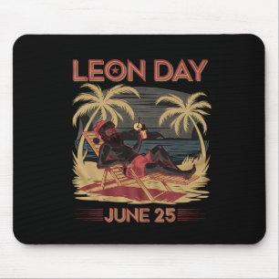 Leon Day June 25 Santa Beach 6 Months To Christmas Mouse Pad