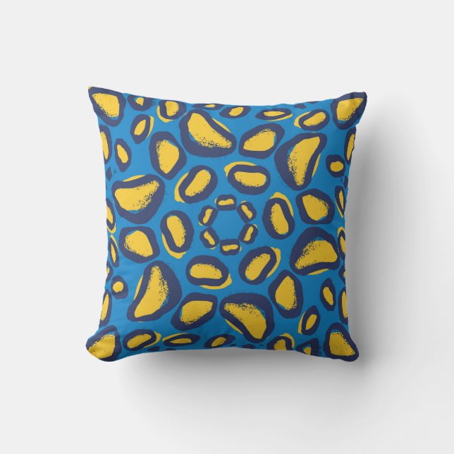 Leopard animal print pattern throw pillow (Front)