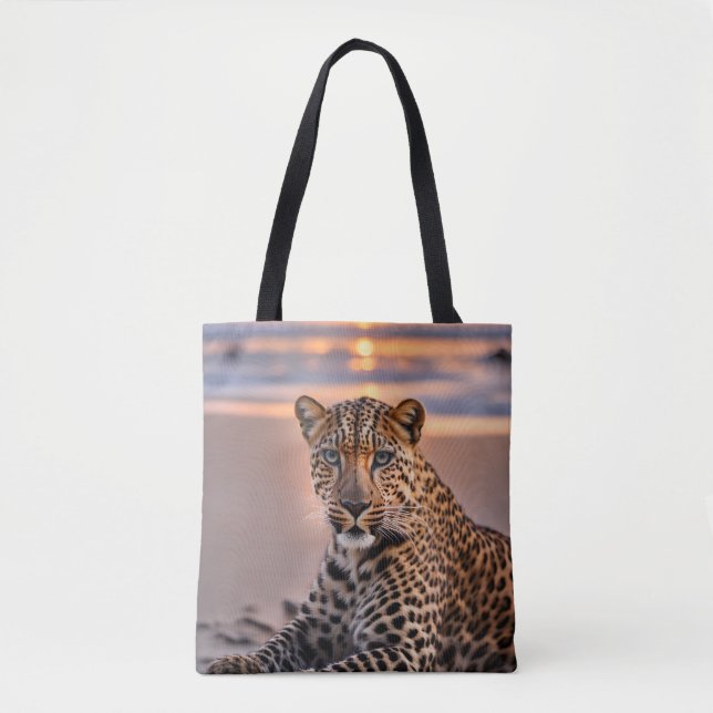 Leopard on the beach tote bag (Front)