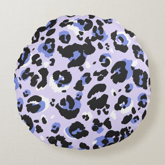 Leopard pattern seamless. Purple leo skin texture. Round Pillow (Front)