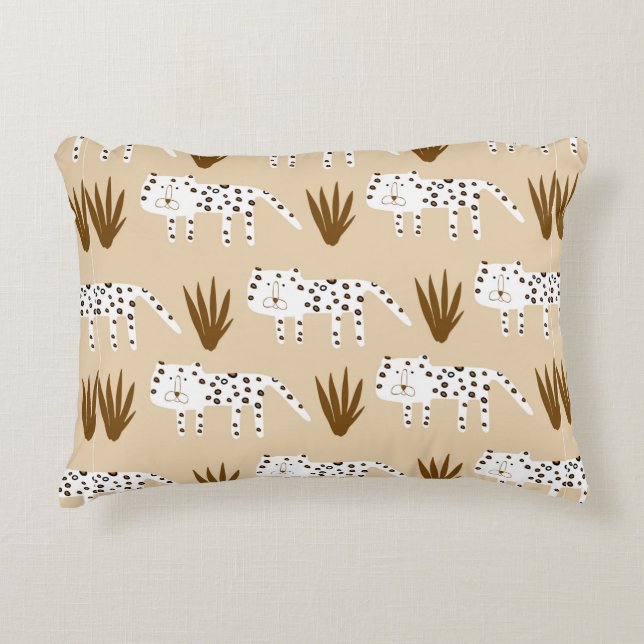 Leopard skin pattern accent pillow (Front)