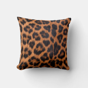 Leopard skin texture : Close-up leopard spot patte Throw Pillow