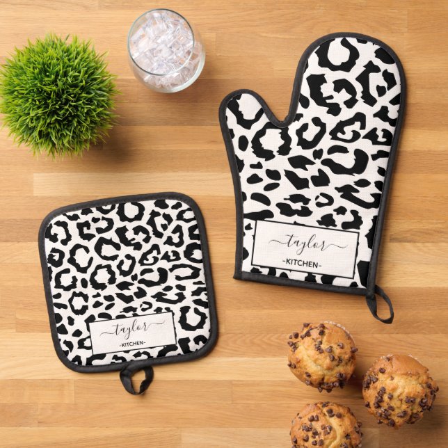 Leopard Spots Black And White Animal Print Pattern Oven Mitt & Pot Holder Set (Top Down)