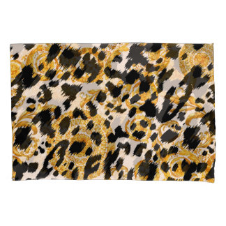 Leopard texture: gold baroque pattern. pillowcase