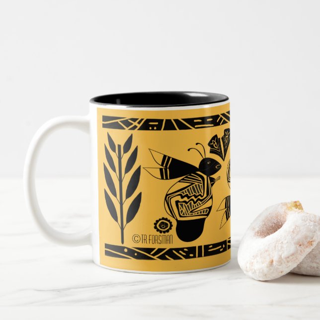 Les abeilles et les fleurs anciennes sur la tasse  (Avec donut)