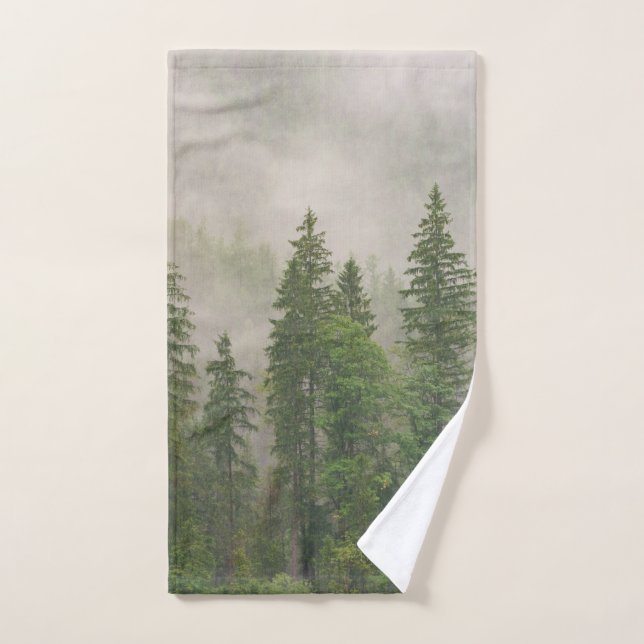 Les arbres de la forêt de Foggy (Serviette à main)