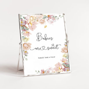 Les bébés fleur sauvage sont une affiche sucrée