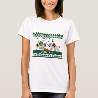 Les boules lèvent le T-shirt