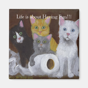 Les chatons ont un aimant amusant