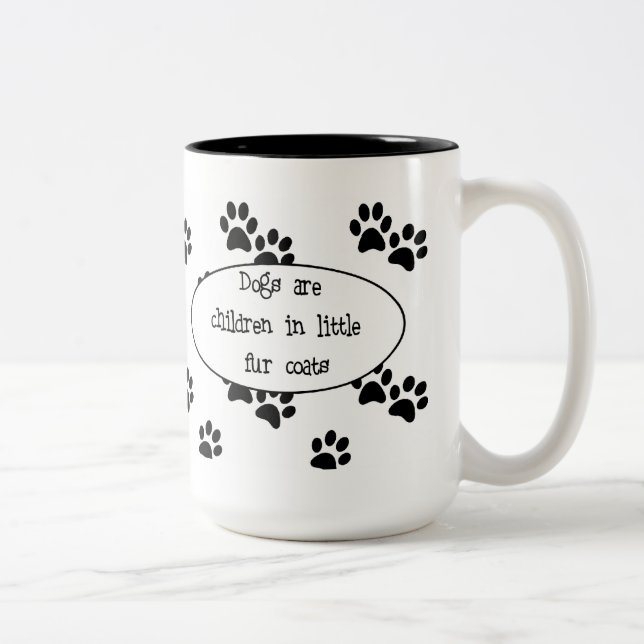 Les chiens sont des enfants dans la petite tasse (Droit)