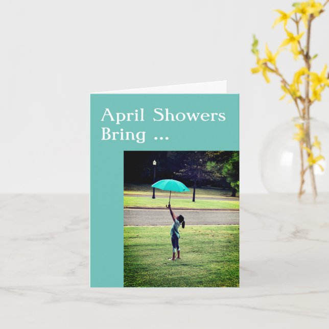 Les douches d'avril et la carte de voeux May Flowe (Fleur jaune)