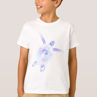 Les économies du garçon le T-shirt de tortues