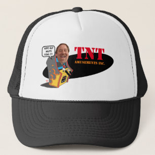 Les enfants d'amusements de TNT vont casquette