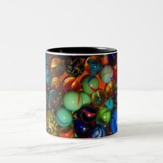 Les enfants jouent à la Mug