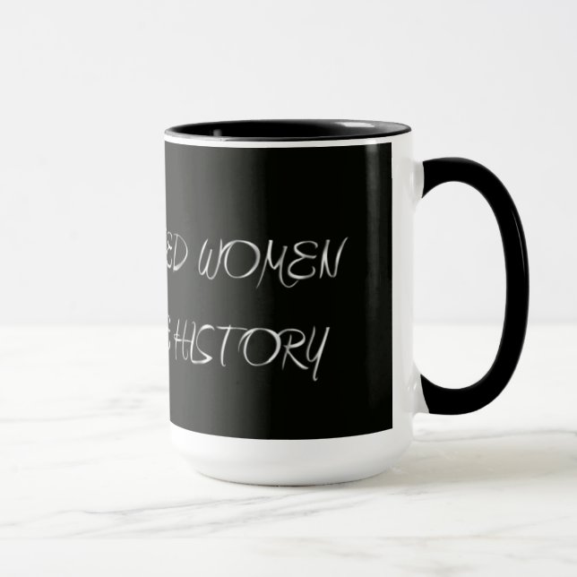 Les femmes bien comportées font rarement la tasse (Droite)