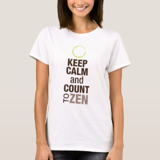 Les femmes gardent le T-shirt de calme et de zen