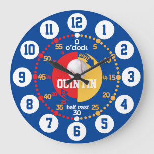Les garçons apprennent à dire l'heure horloge de b