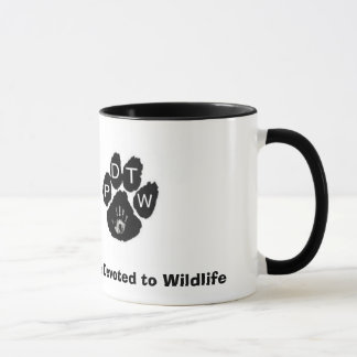 Les gens consacrés dans la tasse de faune