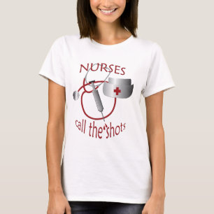 Les infirmières appellent les chaussures T-shirt