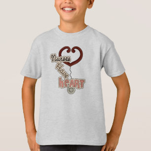 Les infirmières de stéthoscope ont le T-shirts et 