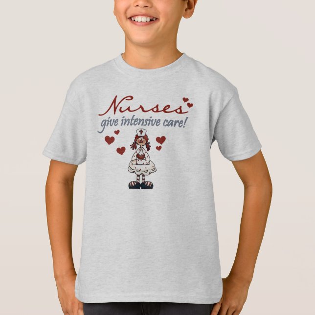 Les infirmières donnent des T-shirts et des cadeau (Devant)