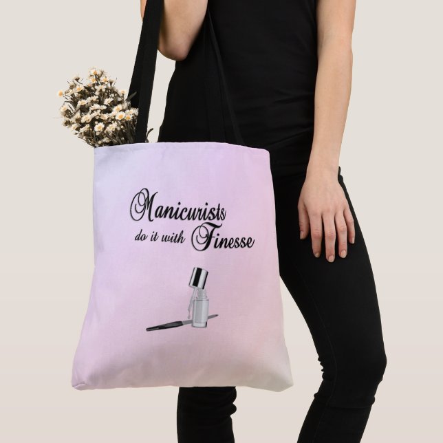 Les Manicuristes Le Font Avec Le Sac fourre-tout F (De près)
