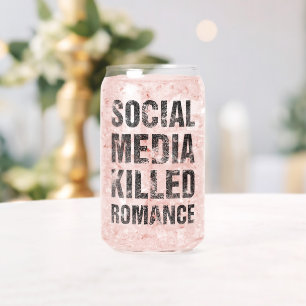 Les médias sociaux ont tué la romance